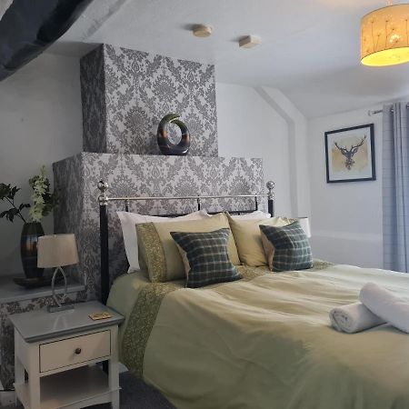 بيشوب كاسل The Crown Inn - Wentnor المظهر الخارجي الصورة