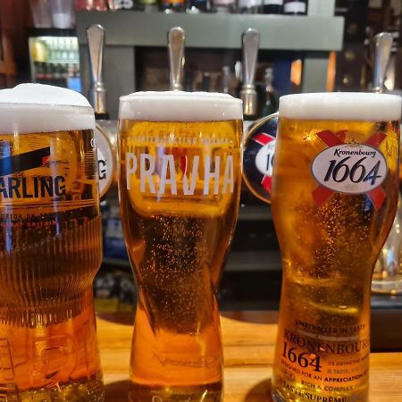بيشوب كاسل The Crown Inn - Wentnor المظهر الخارجي الصورة