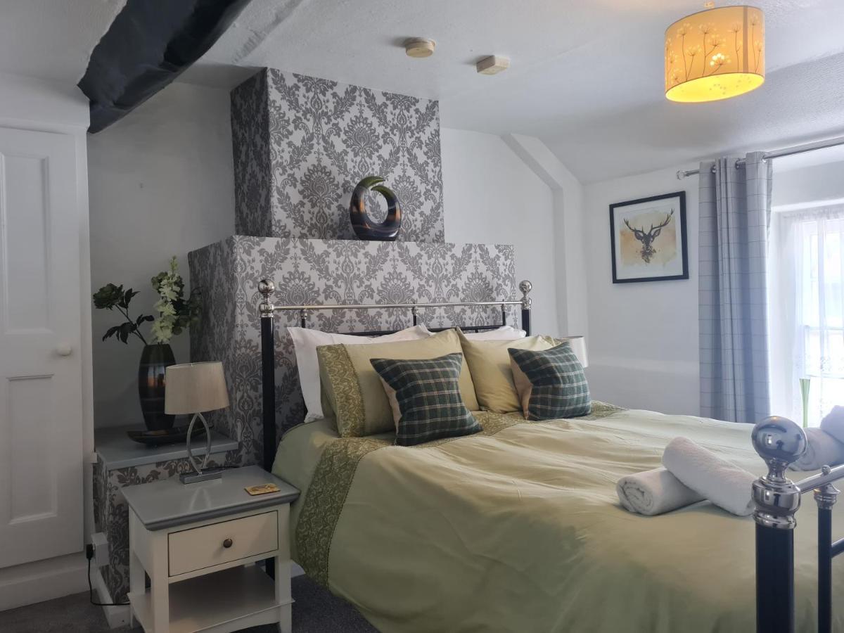 بيشوب كاسل The Crown Inn - Wentnor المظهر الخارجي الصورة