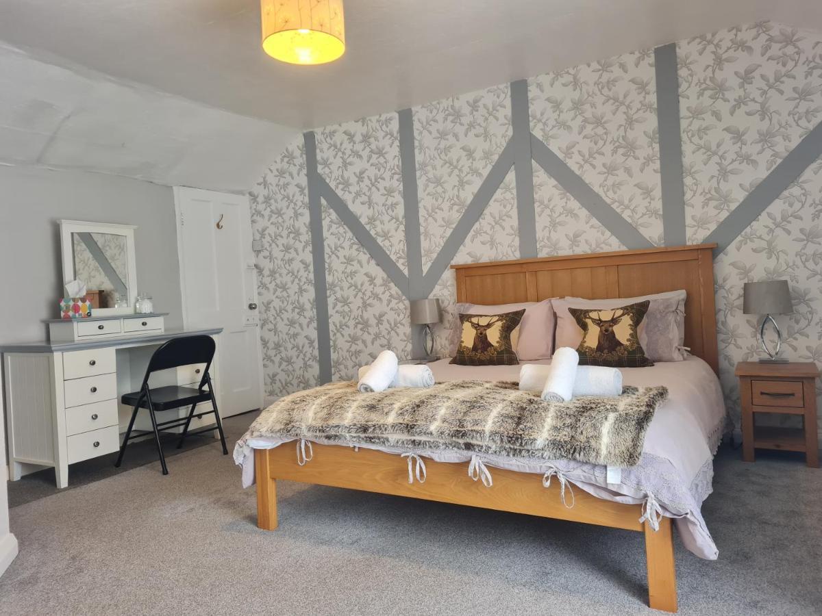 بيشوب كاسل The Crown Inn - Wentnor الغرفة الصورة