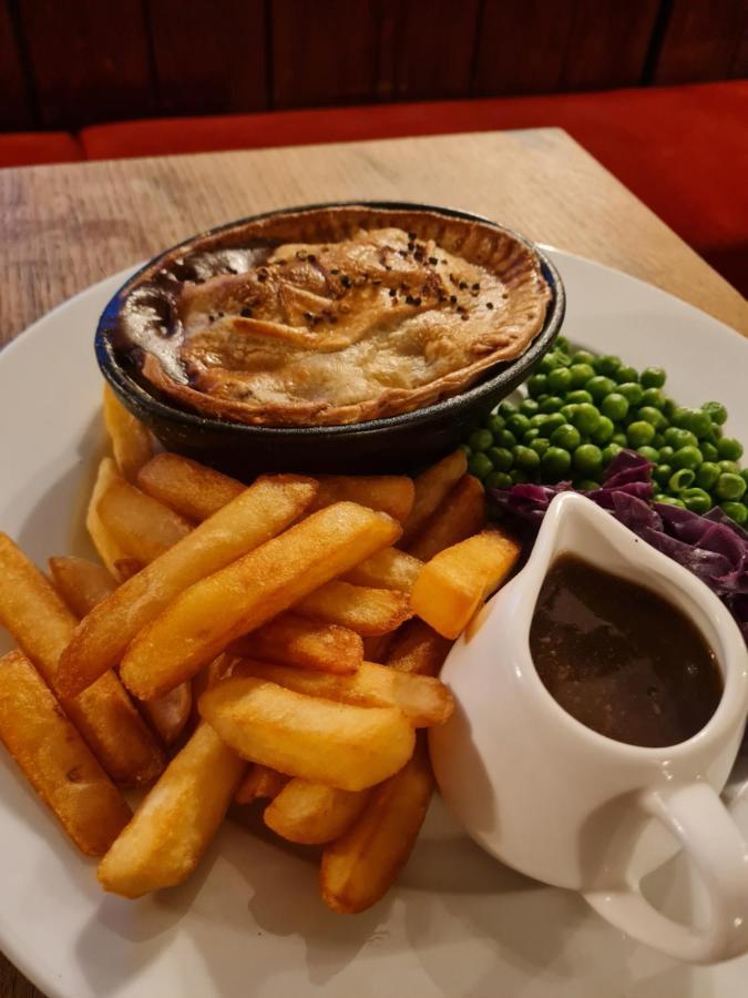 بيشوب كاسل The Crown Inn - Wentnor المظهر الخارجي الصورة